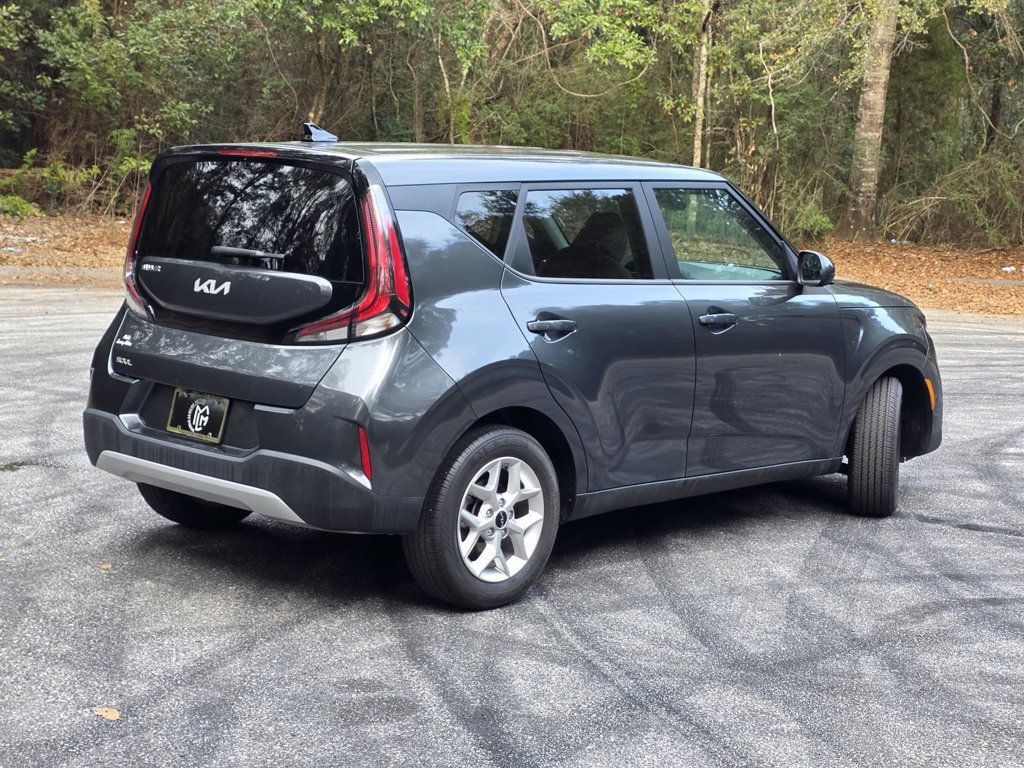 Used 2023 Kia Soul LX w/ LX Technology Package FWD image 5