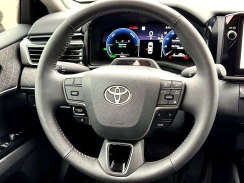 Used 2025 Toyota Camry XLE image 26