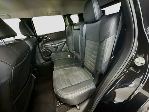 Used 2024 Mitsubishi Outlander SE AWD/4WD image 29