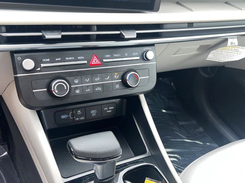 Certified 2025 Hyundai Tucson SE image 11