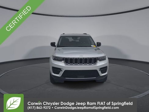 Used 2023 Jeep Grand Cherokee Laredo AWD/4WD image 5