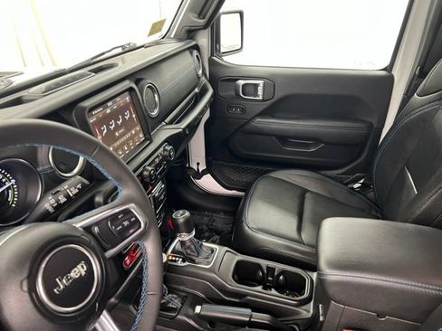 Used 2023 Jeep Wrangler Unlimited Rubicon 4xe w/ Cold Weather Group AWD/4WD image 17