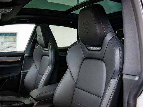 New 2026 Porsche Macan 4S Electric image 23