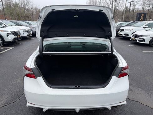 Used 2021 Toyota Camry SE image 6