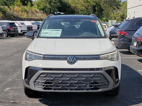 New 2025 Volkswagen Taos SE image 5