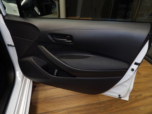 Used 2022 Toyota Corolla LE image 12