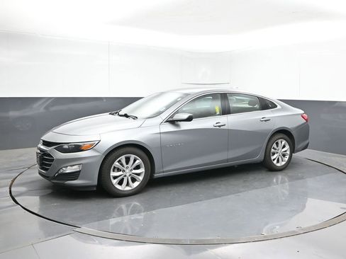 Used 2024 Chevrolet Malibu LT image 2