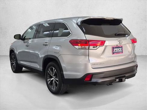 Used 2019 Toyota Highlander LE FWD image 8