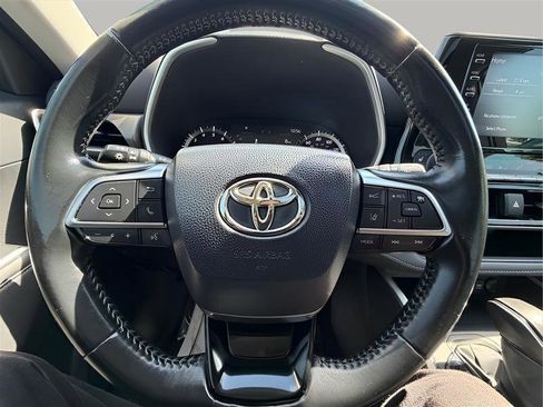 Used 2020 Toyota Highlander XLE image 46