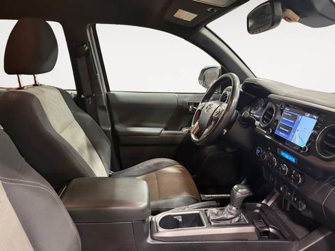 Used 2021 Toyota Tacoma TRD Sport AWD/4WD image 16