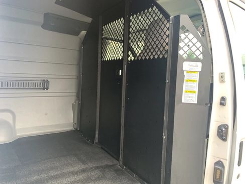 Used 2009 Ford E-350 and Econoline 350 Extended Super Duty RWD image 22