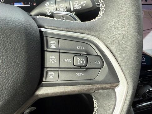 New 2025 Jeep Grand Cherokee Limited w/ Black Appearance Package image 14