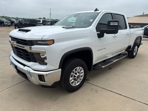 Used 2025 Chevrolet Silverado 2500 LT w/ Convenience Package AWD/4WD image 1