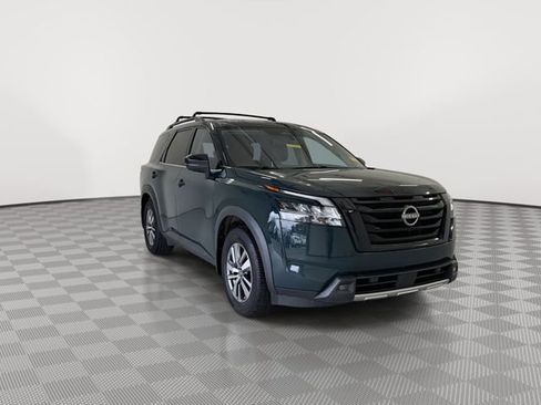 Used 2022 Nissan Pathfinder SL w/ SL Black Package image 2