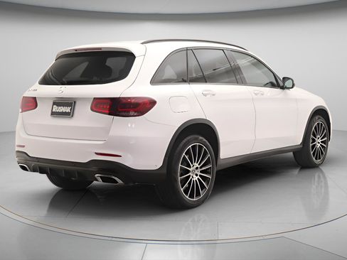 Used 2022 Mercedes-Benz GLC 300 image 4