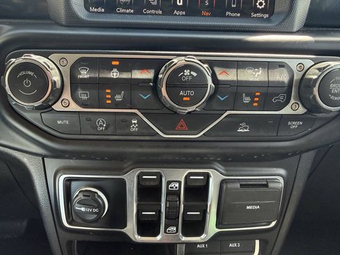 Used 2023 Jeep Wrangler Unlimited Sahara AWD/4WD image 22