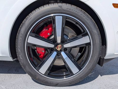 Certified 2025 Porsche Cayenne S AWD/4WD image 12