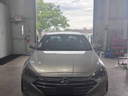 Used 2020 Hyundai Elantra SE FWD image 3
