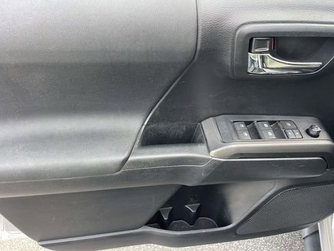 Used 2020 Toyota Tacoma TRD Sport image 14