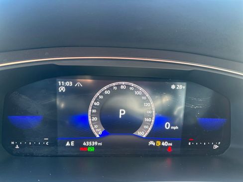 Certified 2023 Volkswagen Tiguan SE w/ Panoramic Sunroof Package image 7