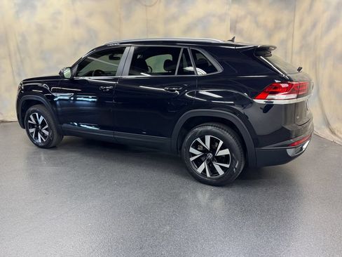 Used 2022 Volkswagen Atlas Cross Sport SE FWD image 4