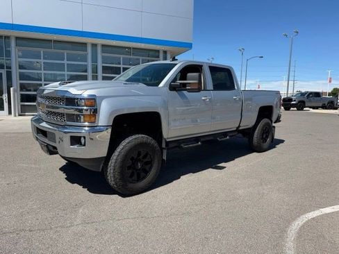 Used 2019 Chevrolet Silverado 2500 LT w/ LT Convenience Package AWD/4WD image 3