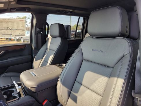 New 2026 GMC Yukon XL Denali w/ Denali Reserve Package RWD image 13