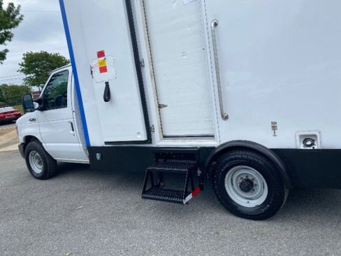 Used 2023 Ford E-350 and Econoline 350 Super Duty w/ Power Windows & Locks Group RWD image 12