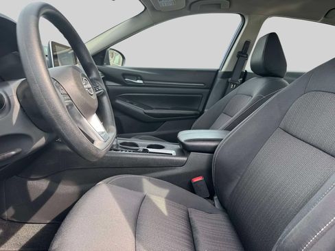 Used 2025 Nissan Altima 2.5 SV FWD image 14