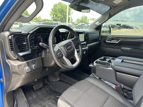 Used 2024 GMC Sierra 1500 Elevation w/ LPO, Elevation Black Package AWD/4WD image 19