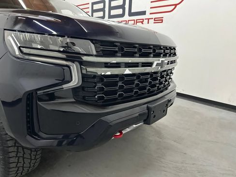 Used 2021 Chevrolet Tahoe Z71 w/ Luxury Package AWD/4WD image 2