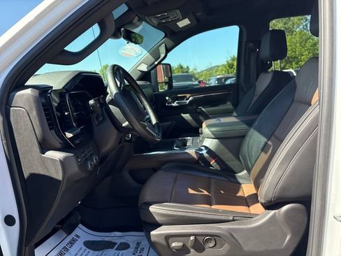Used 2024 Chevrolet Silverado 2500 High Country w/ Technology Package AWD/4WD image 8