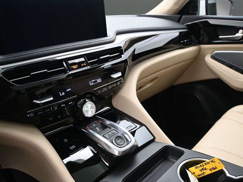 Certified 2025 Acura MDX SH-AWD image 4
