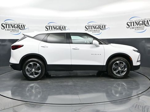 Used 2025 Chevrolet Blazer LT FWD image 8