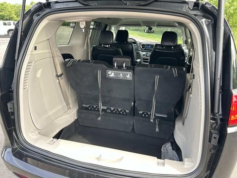 Used 2021 Chrysler Voyager Lxi FWD image 13