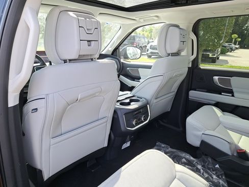 New 2026 Ford Expedition Platinum w/ Platinum Ultimate Package AWD/4WD image 12
