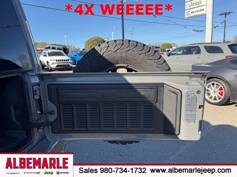 Used 2022 Jeep Wrangler Unlimited Sahara AWD/4WD image 6