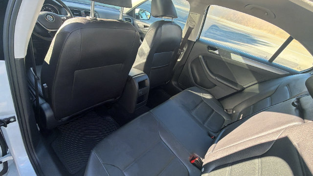 Used 2017 Volkswagen Jetta SE FWD image 28