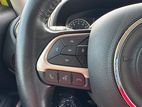 Used 2017 Jeep Renegade Latitude w/ Popular Equipment Group FWD image 10