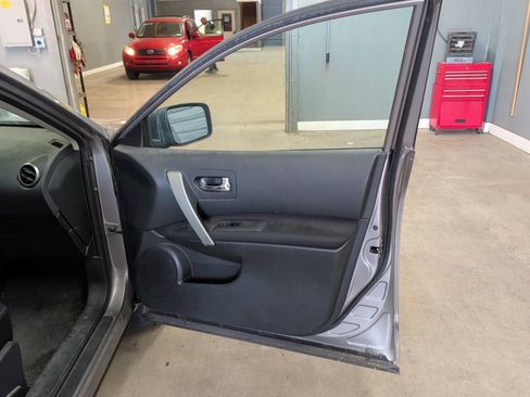 Used 2013 Nissan Rogue SV FWD image 30
