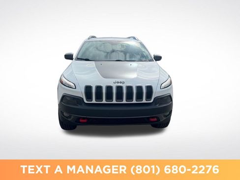 Used 2017 Jeep Cherokee Trailhawk AWD/4WD image 8