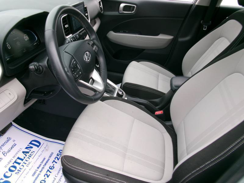 Used 2025 Hyundai Venue SEL FWD image 13
