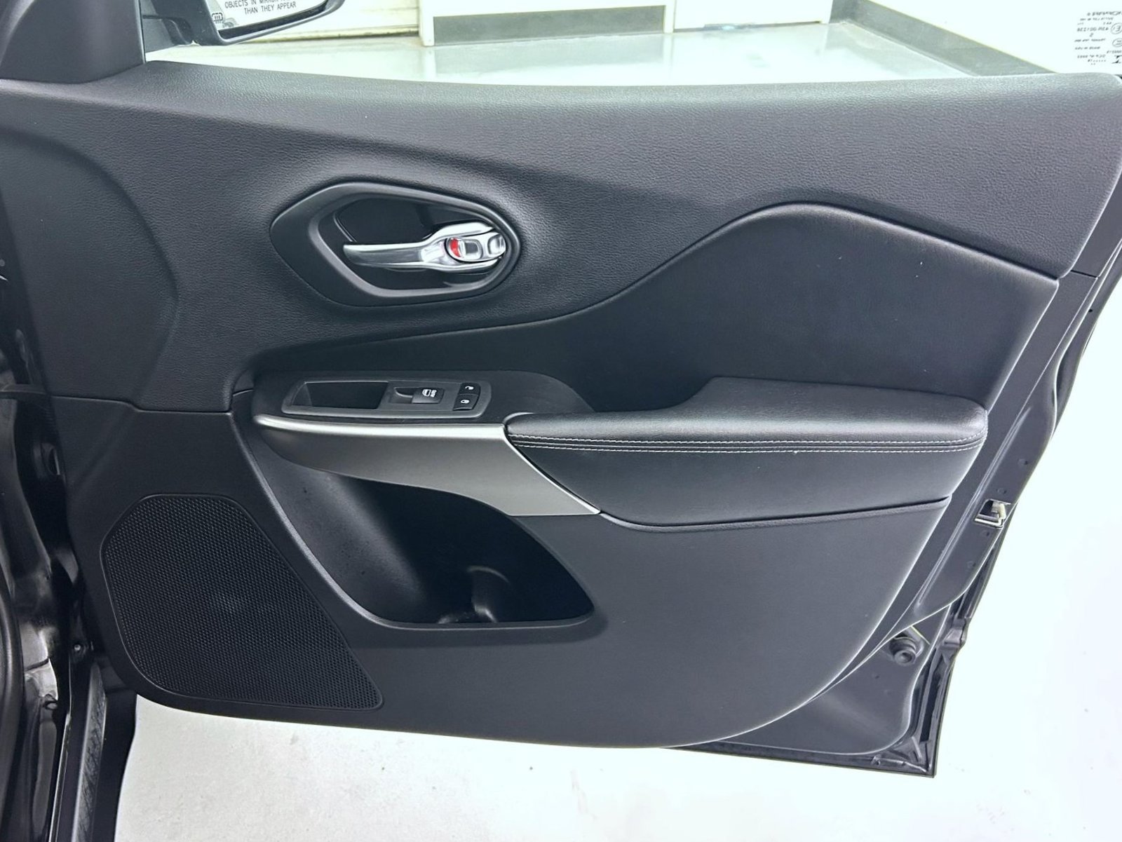 Used 2019 Jeep Cherokee Limited AWD/4WD image 16