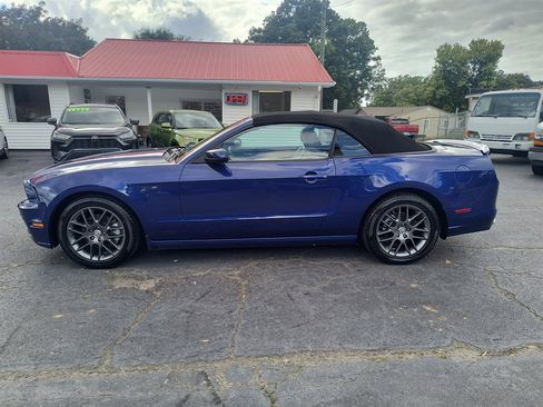 Used 2013 Ford Mustang Premium image 2