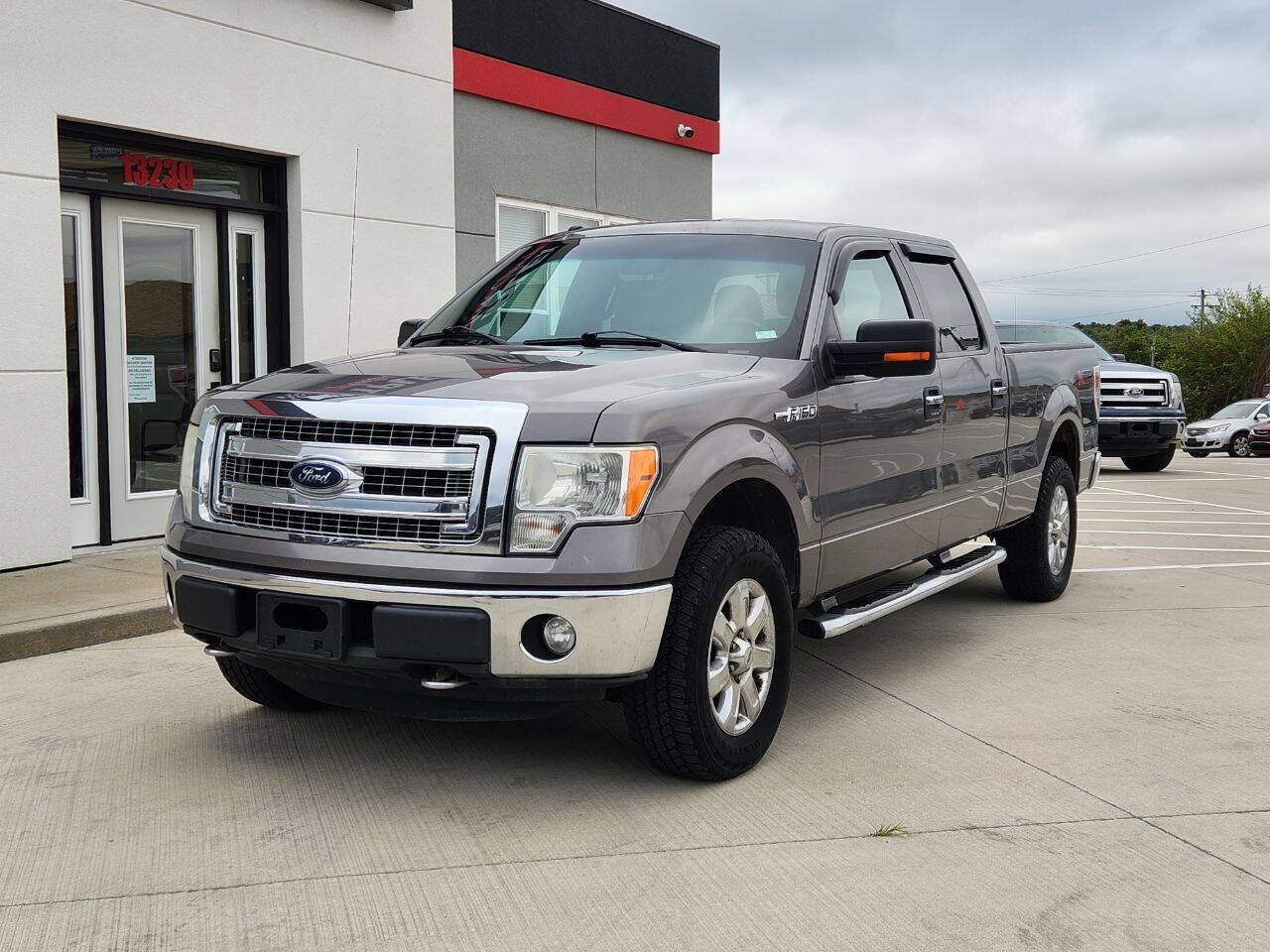 Used 2013 Ford F150 XLT w/ Luxury Equipment Group AWD/4WD image 2