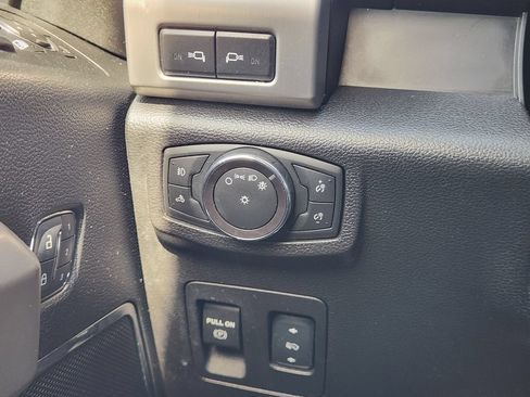 Used 2018 Ford F150 Platinum w/ Equipment Group 701A Luxury RWD image 21