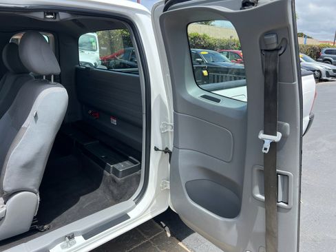 Used 2015 Toyota Tacoma 2WD Access Cab image 12