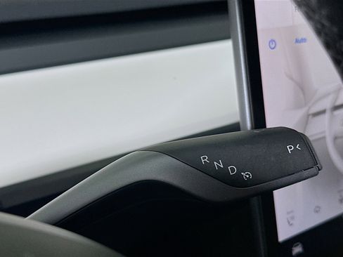 Used 2024 Tesla Model Y Long Range image 23