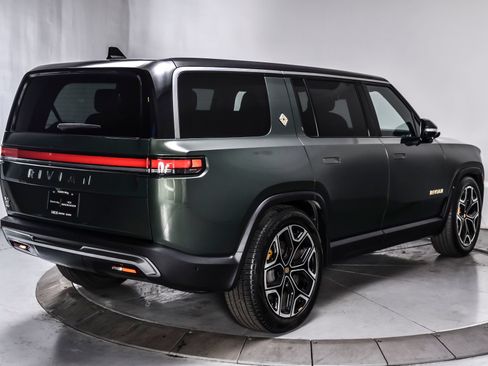 Used 2024 Rivian R1S Adventure AWD/4WD image 4