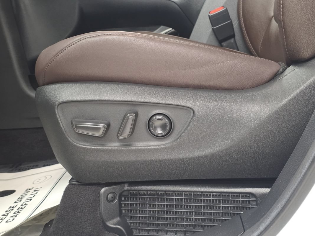 Used 2024 Toyota Sienna Platinum AWD/4WD image 30